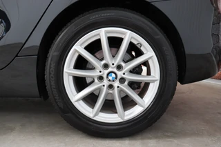 BMW 2 Serie Active Tourer 220i Executive Automaat  / Navigatiesysteem / Adaptieve LED koplampen / Hifi / Stoelverwarming / 16 Inch / Parkeersensoren voor+achter / Bluetooth / Cruise Control / Elektrische Achterklep / Verstelbare Achterbank / 11