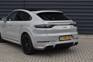 Porsche Cayenne Coupé 3.0 E-Hybrid Platinum Edition *Krijt* | Sportuitlaat | Panorama | ACC | Trekhaak | Ventilatie | Achterasbesturing | Bose | Head-Up | 22'' Wielen | / 44