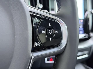 Volvo XC60 2.0 T6 Plug-in hybrid AWD Plus Dark / 34