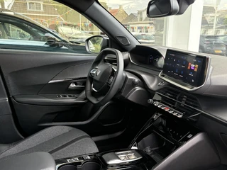Peugeot e-2008 EV Allure 54 kWh | tot 406km WLTP range | Parkeersensoren voor + achter | Draadloos Apple Carplay/Android Auto | Cruise Control | Privacy Glass / 11