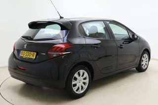 Peugeot 208 1.2 PureTech Blue Lion | Parkeersensoren | Navigatie | Radio | Stuurbediening | Climate control | Airco | / 2