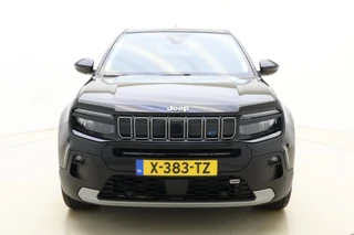 Jeep Avenger Altitude 54 kWh | Adaptive Cruise control | Climate control | Camera | 18" Lichtmetalen velgen | Getint glas | Keyless | Bluetooth | Draadloze telefoonlader / 7
