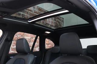 BMW X1 sDrive18i High Executive M Sport Pakket Automaat  / Navigatiesysteem Professional / Panoramadak / 18 Inch / LED / Stoelverwarming / Achteruitrijcamera / Extra Getint Glas / Harman Kardon / Shadow Line / Parkeersensoren voor+achter / 23