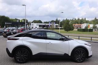 Toyota C-HR+ EXECUTIVE AWD 77KWH NIEUW&DIRECT LEVERBAAR! PANODAK BLIND-SPOT P-SENSOREN 360°CAMERA STOEL/STUURVERW. WARMTEPOMP EL-ACHTERKLEP / 12