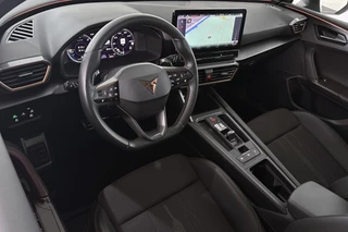 CUPRA Leon Sportstourer 1.4 e-Hybrid Achteruitrijcamera 18" Stoelverwarming Carplay / 6