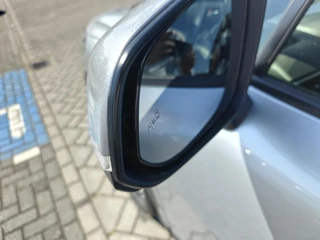 Toyota Corolla Cross 2.0 High Power Hybrid First Edition BLIND-SPOT EL-ACHTERKLEP LM-VELGEN KEYLESS PARK-SENSOREN STOELVERW DRAADLOOS-LADEN AD-CRUISE BLUETOOTH / 6