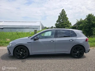 Volkswagen Golf 1.5 eTSI R-Line / Sfeer / Carplay / Camera / 36