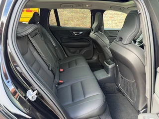 Volvo V60 2.0 T6 AWD Ultra Dark Panodak Leer H&K Head up / 24