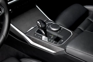 BMW 3 Serie 330e M Sport Individual  | 19'' Wielen | Lederen Bekleding | CarPlay | Audio Media Pack | 1e Eigenaar | / 17
