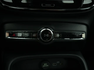Volvo EX40 SINGLE MOTOR PLUS BLACK EDITION 70 KWH 100% SOH  | Trekhaak | Harman Kardon | Warmtepomp / 10