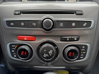 Citroën C4 130pk Feel Collection (Trekhaak - Keyless Entry - Parkeersensoren V+A - 17" - Automatische Airco - Navigatie - Apple Carplay) / 25