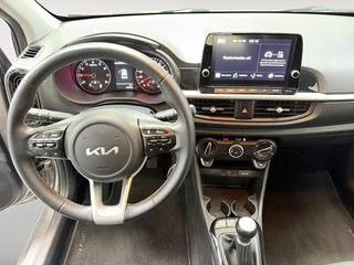 Kia Picanto 1.0 DPi DynamicLine RESTERENDE FABRIEKSGARANTIE T/M 2033 | Apple Carplay / Android Auto | Lichtsensor | Cruise Control | Camera Achter | 14"Lichtmetalen Velgen | Airconditioning / 24