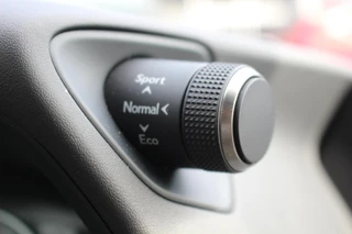Lexus UX 250h Preference Line 1e EIGENAAR NL-AUTO KEYLESS CARPLAY/ANDROID BLIND-SPOT CAMERA PARK-SENS / 20