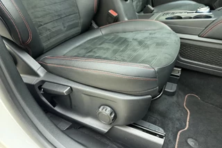 Ford Kuga 2.5 PHEV 225pk Automaat ST-Line X | Navigatie | Panoramisch schuif/kanteldak | Trekhaak 1500kg | Lederen bekleding | Head-up display | Stoel- en stuurverwarming | Keyless | Achteruitrijcamera / 17