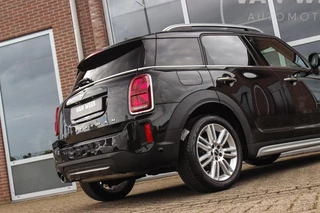 MINI Countryman 1.5 Cooper Essential | 1e eigenaar | NL auto | Driving Assistant | Camera | Sportstuur | Keyless entry | Stoelverwarming | LED | Carplay | DAB | Navigatie | PDC / 44