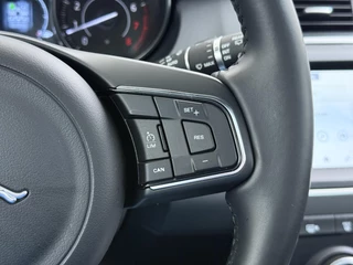 Jaguar E-PACE 2.0 P200 AWD R-Dynamic / 34
