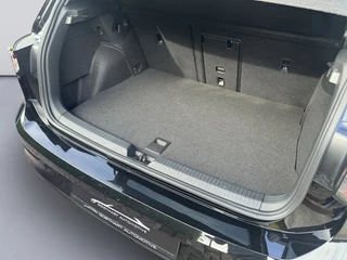 Volkswagen Golf 1.5 eHybrid GTE 272pk / 5JR Garantie / Pano / Trekhaak / DCC / Keyless / Matrix / 360 / HUD / 15