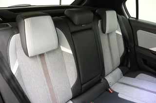 Opel Astra 1.2 Elegance 130 PK Automaat | Navigatie | Climate control | Keyless | Lichtmetalen velgen | Camera | Getint glas | Cruise control | Parkeersensoren | Demo | / 16