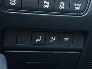 Mazda 3 2.0 e-SkyActiv-G M Hybrid 122 Comfort met Bose | Apple Carplay / Android Auto | Navigatiesysteem | Licht + Regensensor | Elektrisch Verstelbare Bestuurderstoel  | Stoel + Stuurverwarming | Parkeersensoren Voor + Achter | Camera Achter | 18"Lichtmetalen velgen | Lederen Bekleding | Cruise Control Adaptief / 18