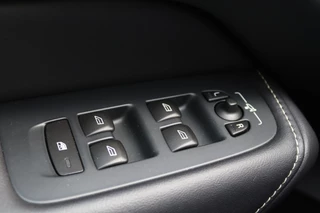 Volvo XC60 2.0 T4 R-Design  LED/Leder/Navi/Camera/CarPlay/Virtual Cockpit/Crc/19" / 32