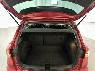 Seat Arona 1.0 TSI 110pk Style Business Intense Camera Navigatie Climate Control Adaptive Cruise / 9