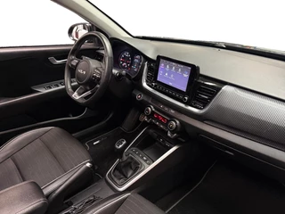 Kia Stonic 1.0 T-GDi MHEV GT-PlusLine Meest luxe uitvoering | 1e Eigenaar | Panorama dak | Dealer onderhouden | Cruise Control Adaptief | Carplay | Metallic lak | Fabrieksgarantie t/m 10-5-2030 + 3x 1 jaar* | NAP / 19