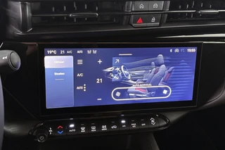 Alfa Romeo Junior 1.2 Turbo Hybrid Ibrida Speciale Pack Techno Stoelverwarming Camera / 26