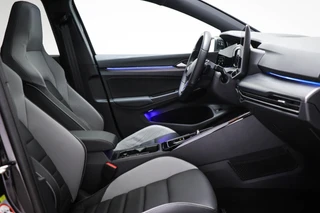 Volkswagen Golf 1.5 eHybrid GTE | LEDER | PANORAMADAK | HEAD UP | STOELVENTILATIE | STUURVERWARMING | TREKHAAK | 18" / 5