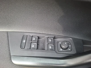 Volkswagen Taigo 1.0 TSI Life Business * AUTOMAAT * Apple Carplay * 37.000KM! / 16