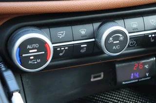 Alfa Romeo Giulia 2.0T SUPER AUT ORIG.NL/A.CarPlay/Ad.Cruise/Stuur&Stoelverw./18inch 114dkm! / 51