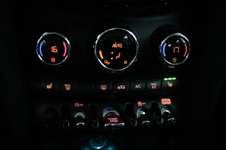 MINI 5-Deurs 1.5 Cooper Business Edition | CLIMA | STOELVERWARMING | DAB | APPLE | MOONWALK GREY / 40