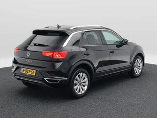 Volkswagen T-Roc 1.5 TSi 150 Pk Automaat Style Business | Adaptive Cruise Control | Elektrische Achterklep | Navigatie | Trekhaak | Stoelverwarming | 17 Inch / 2