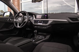 BMW 1-serie 116d F40 Executive Edition | 1e eigenaar | NL Auto | HiFi audio | DAB | LED | Apple Carplay | Rijstrooksensor | Cruise control | Climate control | Sportstuur | Active Guard Plus / 12