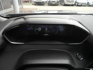 Peugeot e-2008 EV Allure Avantage 54 kWh | Camera rondom | Adaptieve cruise control | Navigatie | Draadloze telefoonoplader | Lichtmetalen velgen | Nieuwe auto | 406KM Actieradius WLTP / 17