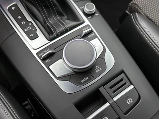 Audi A3 Limousine 35 TFSI S-Line Automaat | Adaptive Cruise | Parkeersensoren | Panoramadak / 19
