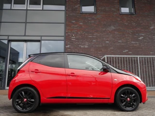 Toyota Aygo 1.0 VVT-i x-cite | Achteruitrijcamera | Airco | 5 Deurs | Lichtmetalen velgen | Led dagrijverlichting | Apple Carplay/Android Auto | Elektrische ramen voor / 2