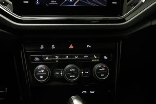 Volkswagen T-Roc 2.0 TSI 4Motion R | PANORAMADAK | BEATS | AKRAPOVIC UITLAAT | CAMERA | TREKHAAK / 43