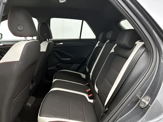 Volkswagen T-ROC 1.5 TSI Sport | Camera | Adaptive Cruise | Stoelverwarming | Navi / 25