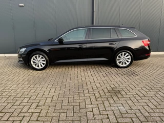 Škoda Superb Combi 1.4 TSI iV AUTOMAAT * Navigatiesysteem * ParkeerCamera * Elek. achterklep * / 10