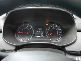 Dacia Sandero Stepway 1.0 TCe 90 Comfort | Automaat | Navigatie | Camera achter | Parkeersensoren voor en achter | Keyless entry en start | Lichtmetalen velgen | Airco | Dakrails | Led verlichting / 17