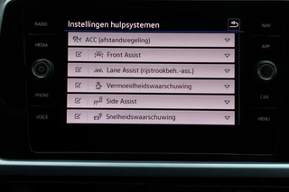 Volkswagen T-ROC 1.0 TSI Edition Stoelverwarming Lane-assist / 18