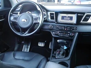 Kia Niro 1.6 GDi Hybrid ExecutiveLine | Automaat | Dodehoek detectie | Adaptieve Cruise | Stoelverwarming | Lederenbekleding | Camera | Xenon verlichting | Parkeersensoren | Navigatie / 12