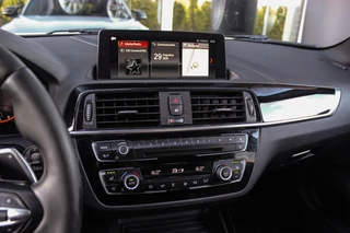 BMW 1-serie 120i Edition M Sport Shadow High Executive | 2e eigenaar | Driving Assistant | Schuif-/kanteldak | Camera | Harman Kardon | Keyless entry | LED | M sport remmen | PDC / 25