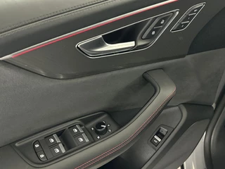 Audi RSQ8 4.0 TFSI RS Q8 Quattro Panoramadak | Luchtvering | 23'' L.M. Velgen / 26