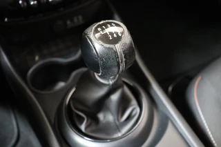 MINI Clubman Cooper Business  / Navigatiesysteem / Bluetooth / Airconditioning / Audio / 17 Inch / Cruise Control / 19