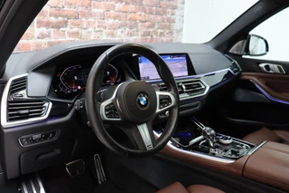 BMW X5 xDrive40i High Executive M Sport Pakket Automaat  / Live Cockpit Professional / Adaptive Air Suspension / Panoramadak Sky Lounge / Bowers & Wilkins / Active Steering / Comfortstoelen / Laserlight / Crafted Clarity / 22 Inch / Leder / M Sportremsysteem / 15