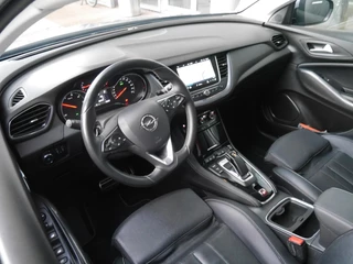 Opel Grandland 1.6 Turbo Hybrid Business Executive | Stoelverwarming en ventilatie | 225 PK | 19 inch lichtmetalen velgen | Lederen bekleding | Parkeersensoren v+a | Elektrisch verstelbare bestuurdersstoel / 11