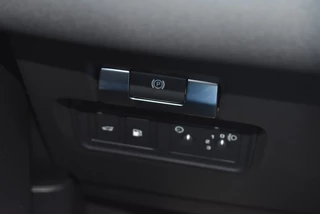 Land Rover Discovery Sport P300E 1.5 S LEDER / P.CAM./ APPLE CARPLAY / LED KOP / 15