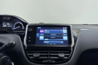 Peugeot 208 1.2 PureTech Blue Lion | Parkeersensoren | Navigatie | Radio | Stuurbediening | Climate control | Airco | / 25