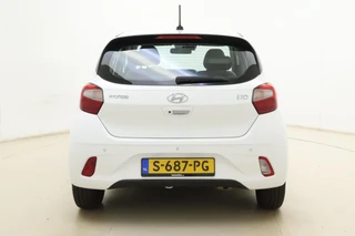 Hyundai i10 1.0 Premium | Camera | Parkeersensoren | Climate control | Weinig kilometers | Cruise control | DAB Radio / 12